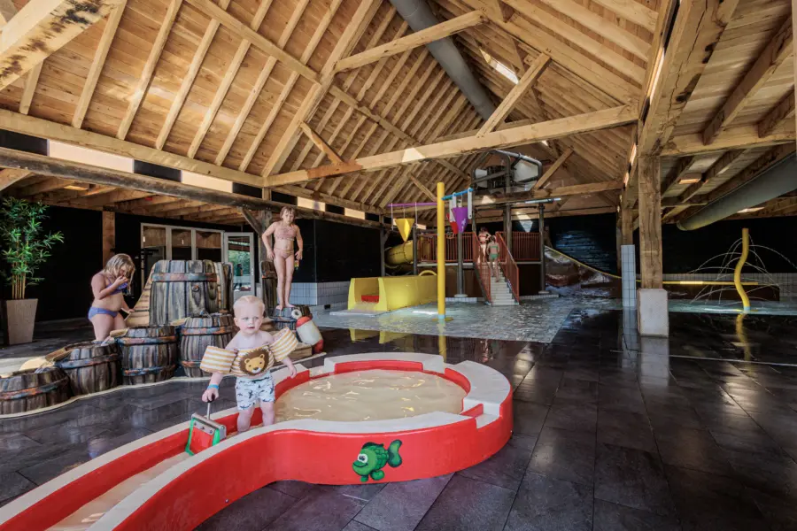 Indoor zwemmen vakantiepark Kaps Tubbergen